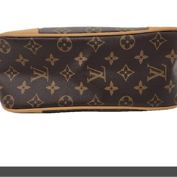 Louis Vuitton Monogram Brown and Tan Leather Detail - Picture 4 of 9